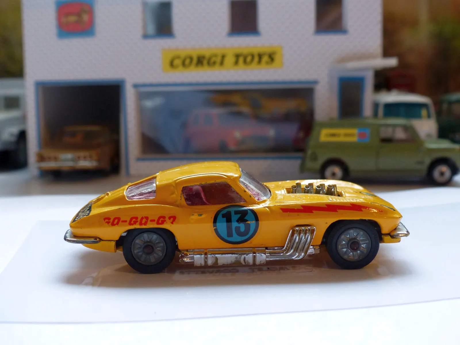 337 Chevrolet Sting Ray Custom Car (1)