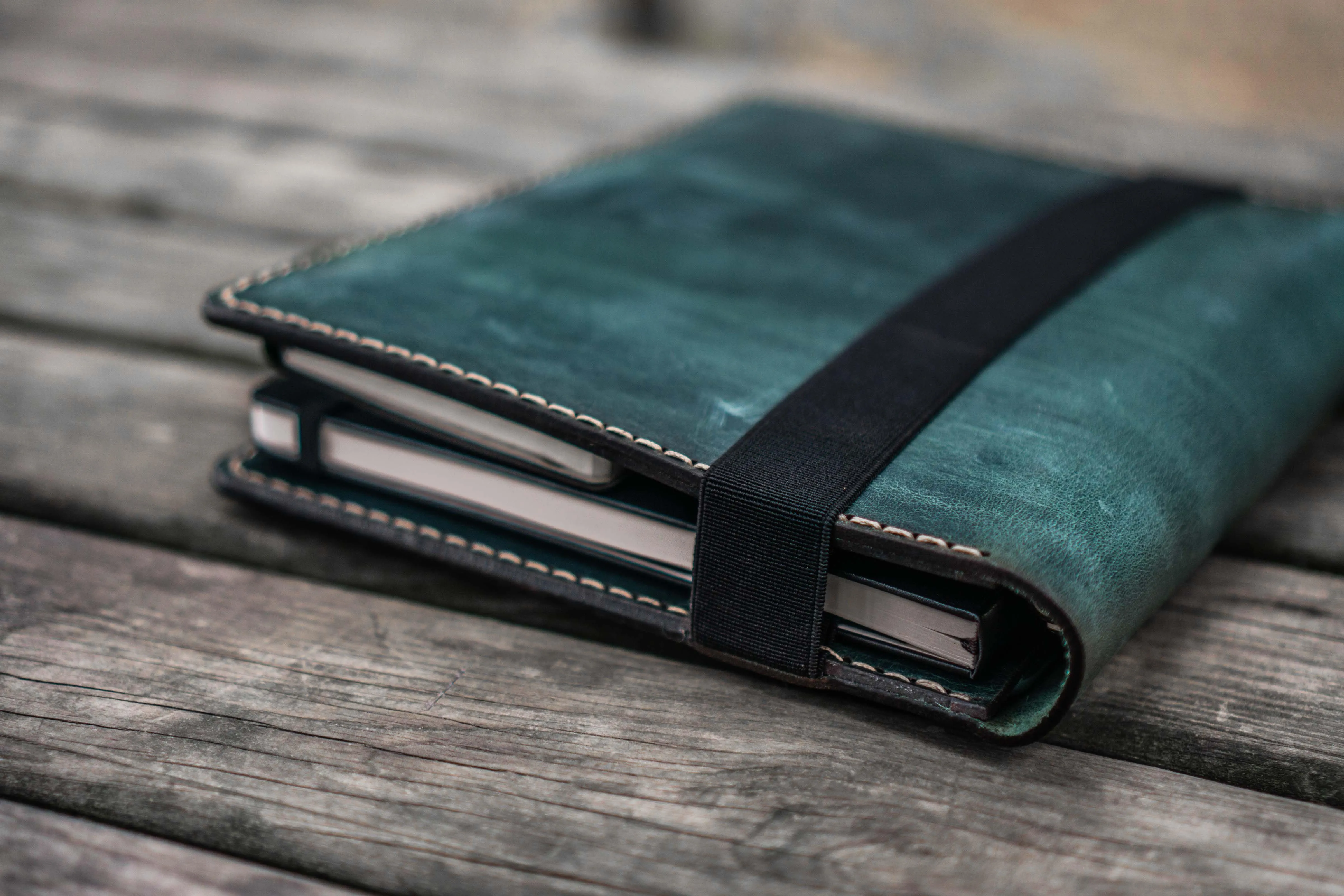 iPad Air/Pro & Extra Large Moleskine Cover - Crazy Horse Forest Green
