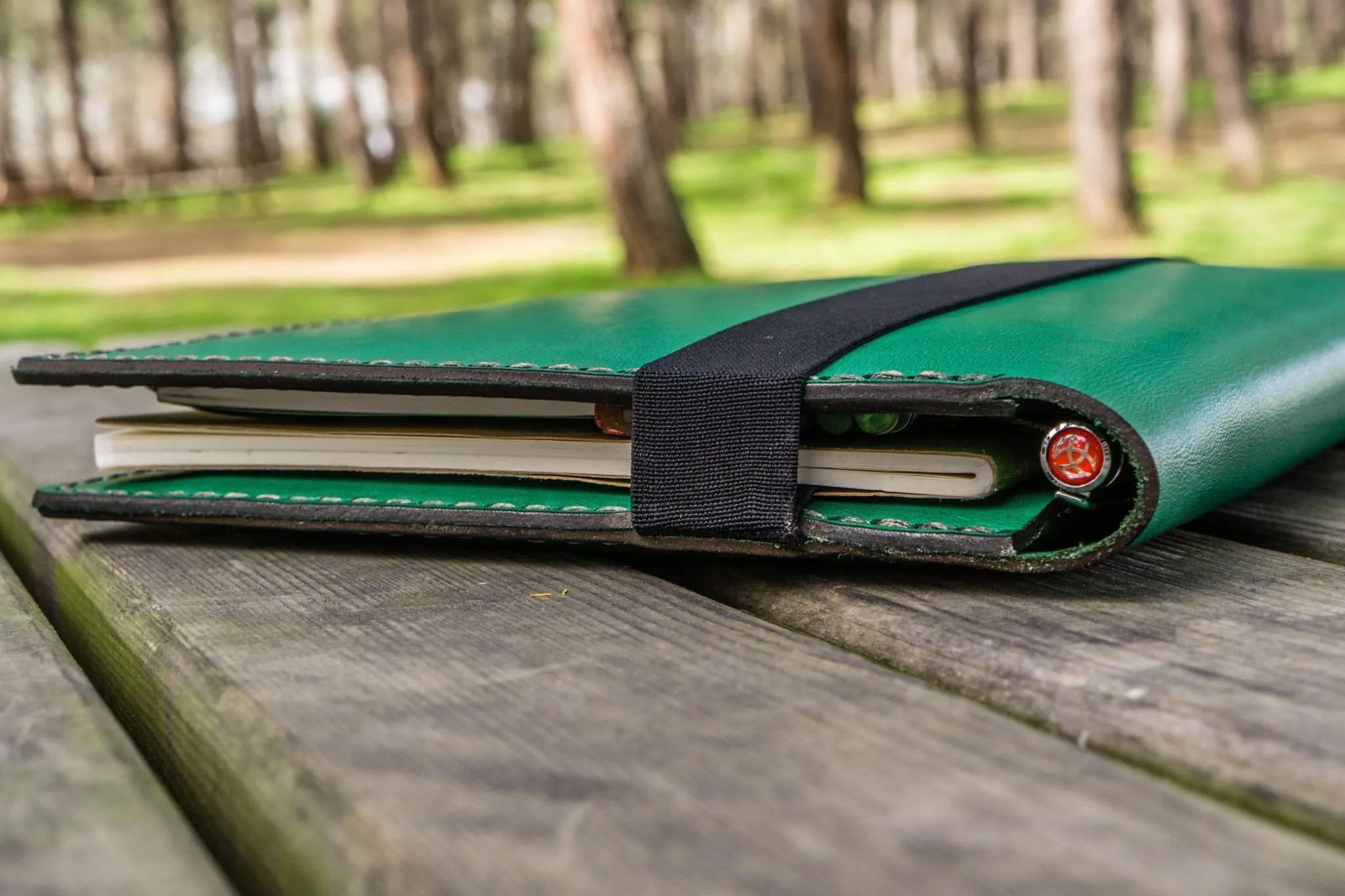 iPad Air/Pro & Extra Large Moleskine Cover - Green