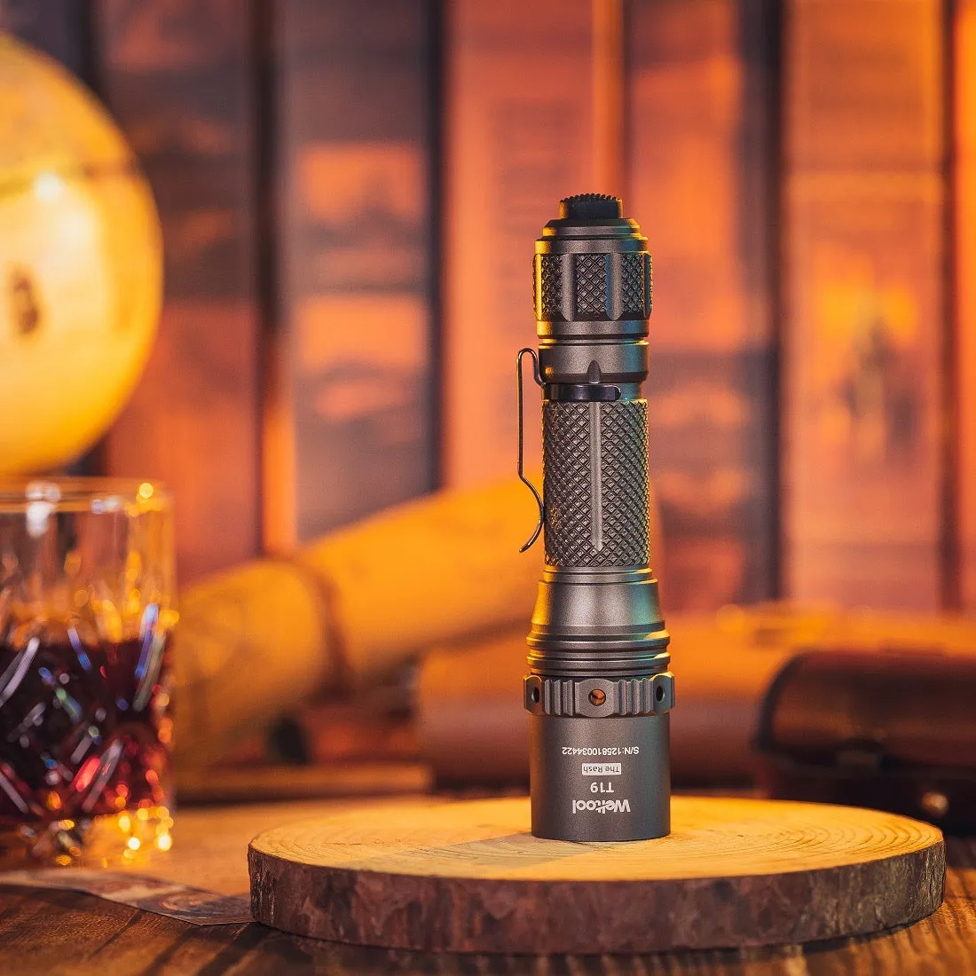 Weltool T19 2050 Lumen Tactical Flashlight High CRI X-LED 1 * 18650 Battery Included